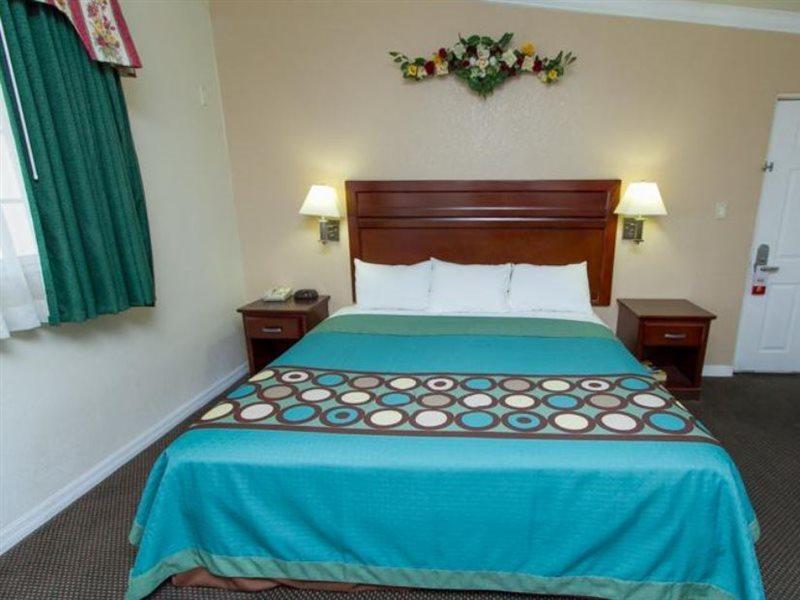Surestay By Best Western Fresno Central Bagian luar foto