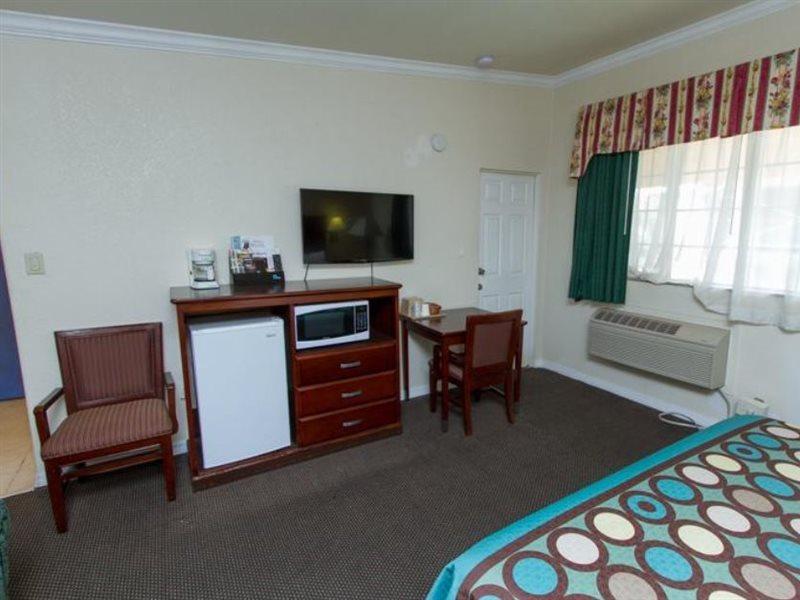 Surestay By Best Western Fresno Central Bagian luar foto