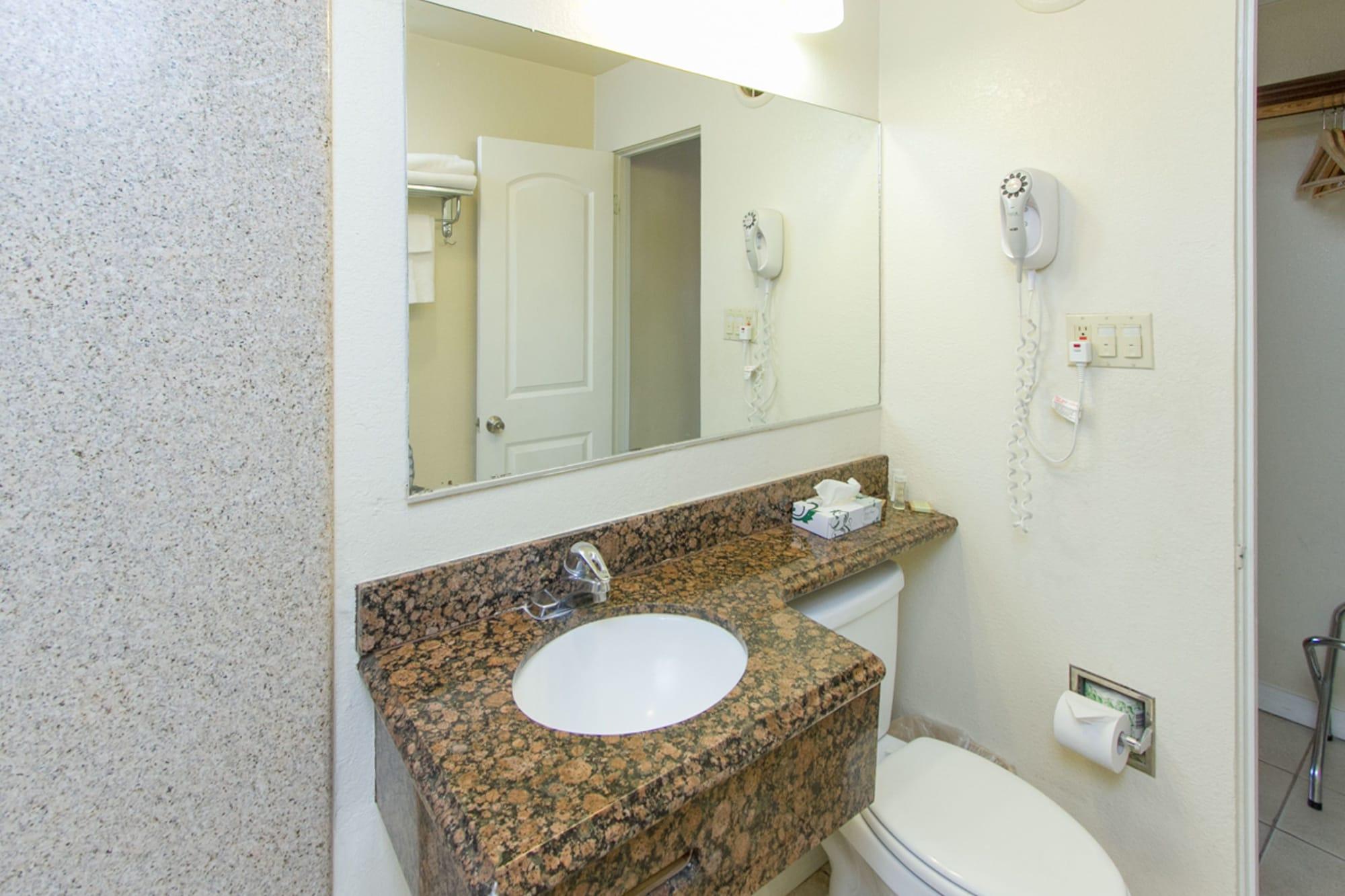 Surestay By Best Western Fresno Central Bagian luar foto