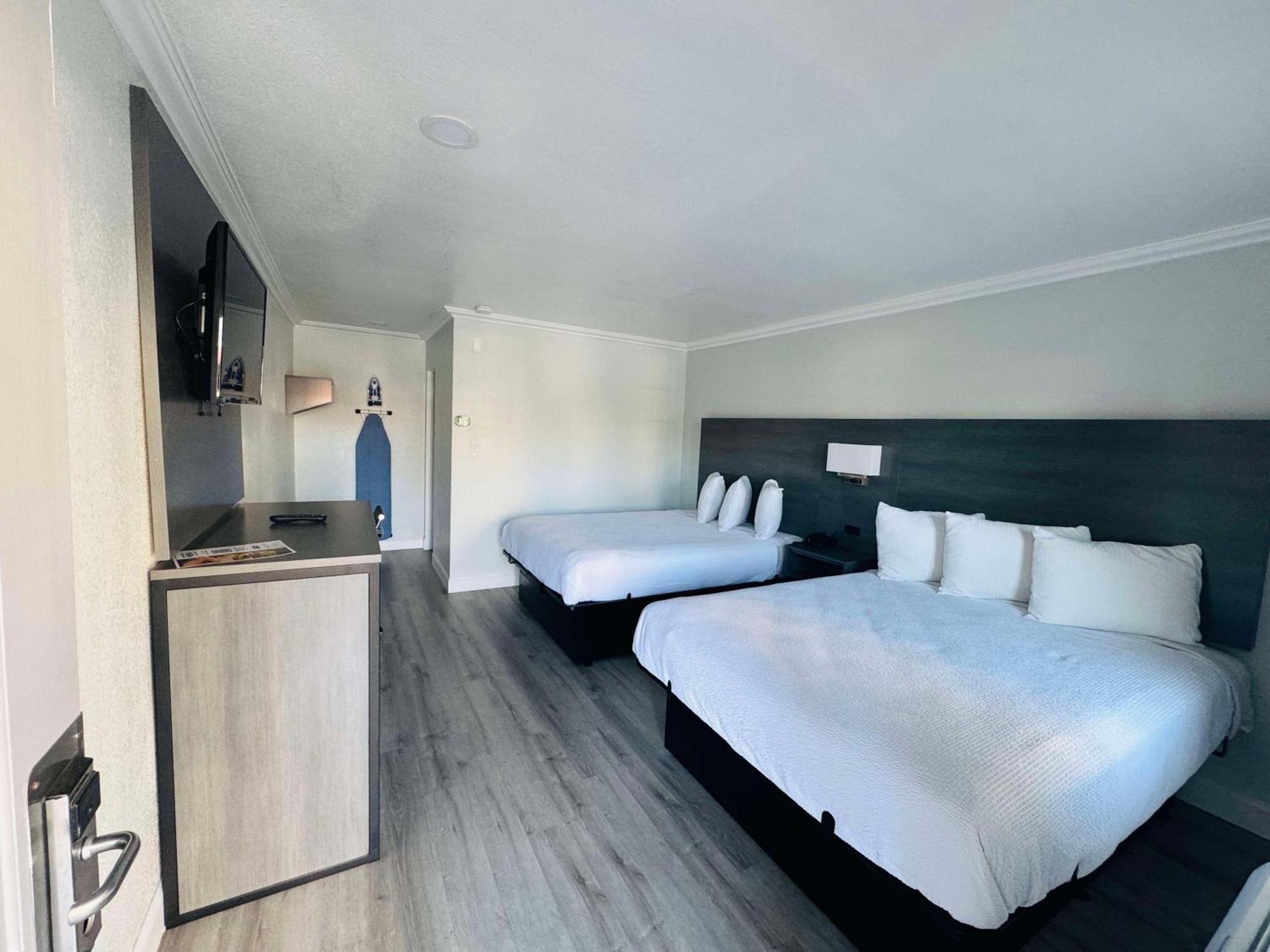 Surestay By Best Western Fresno Central Bagian luar foto