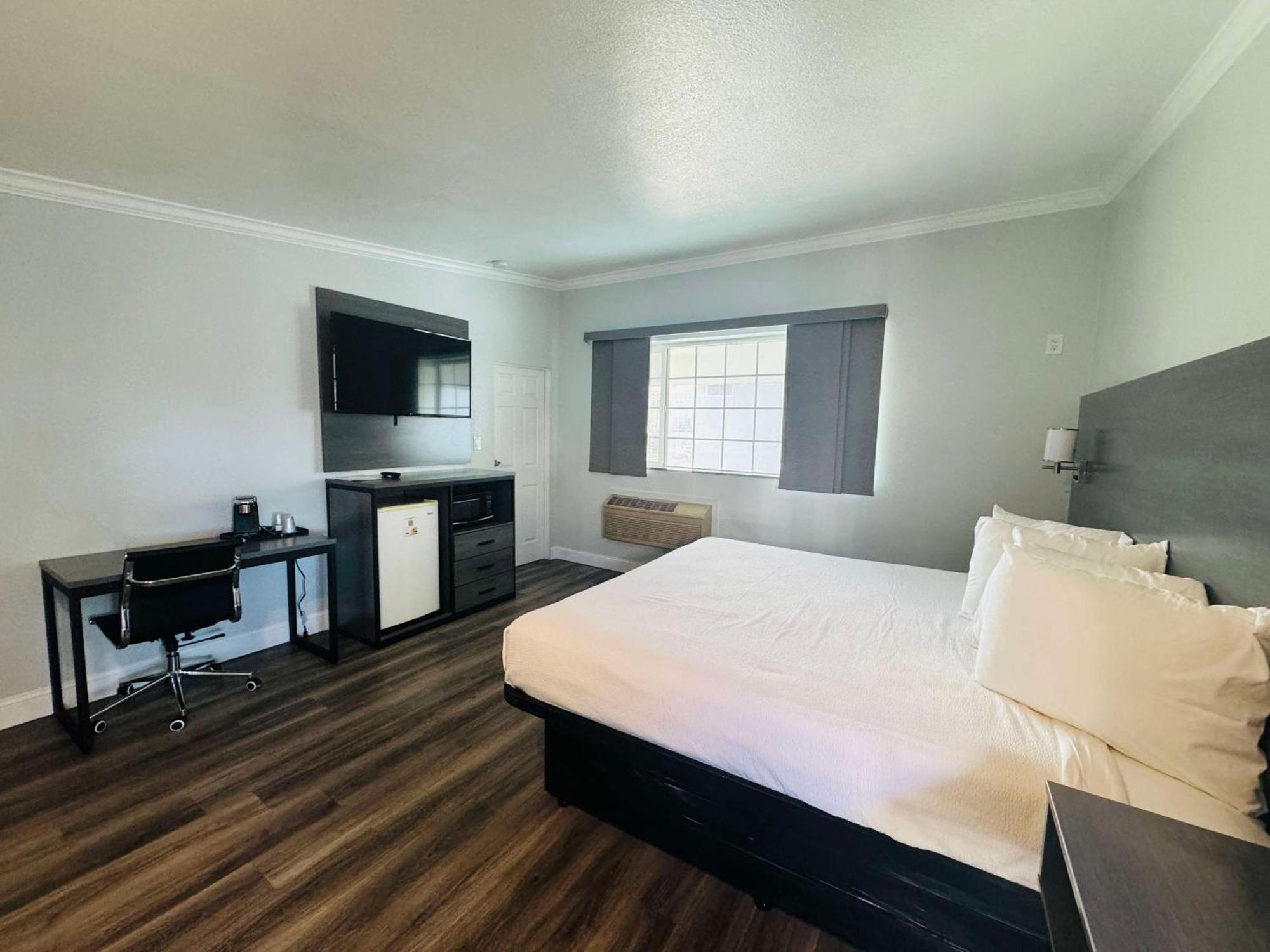 Surestay By Best Western Fresno Central Bagian luar foto