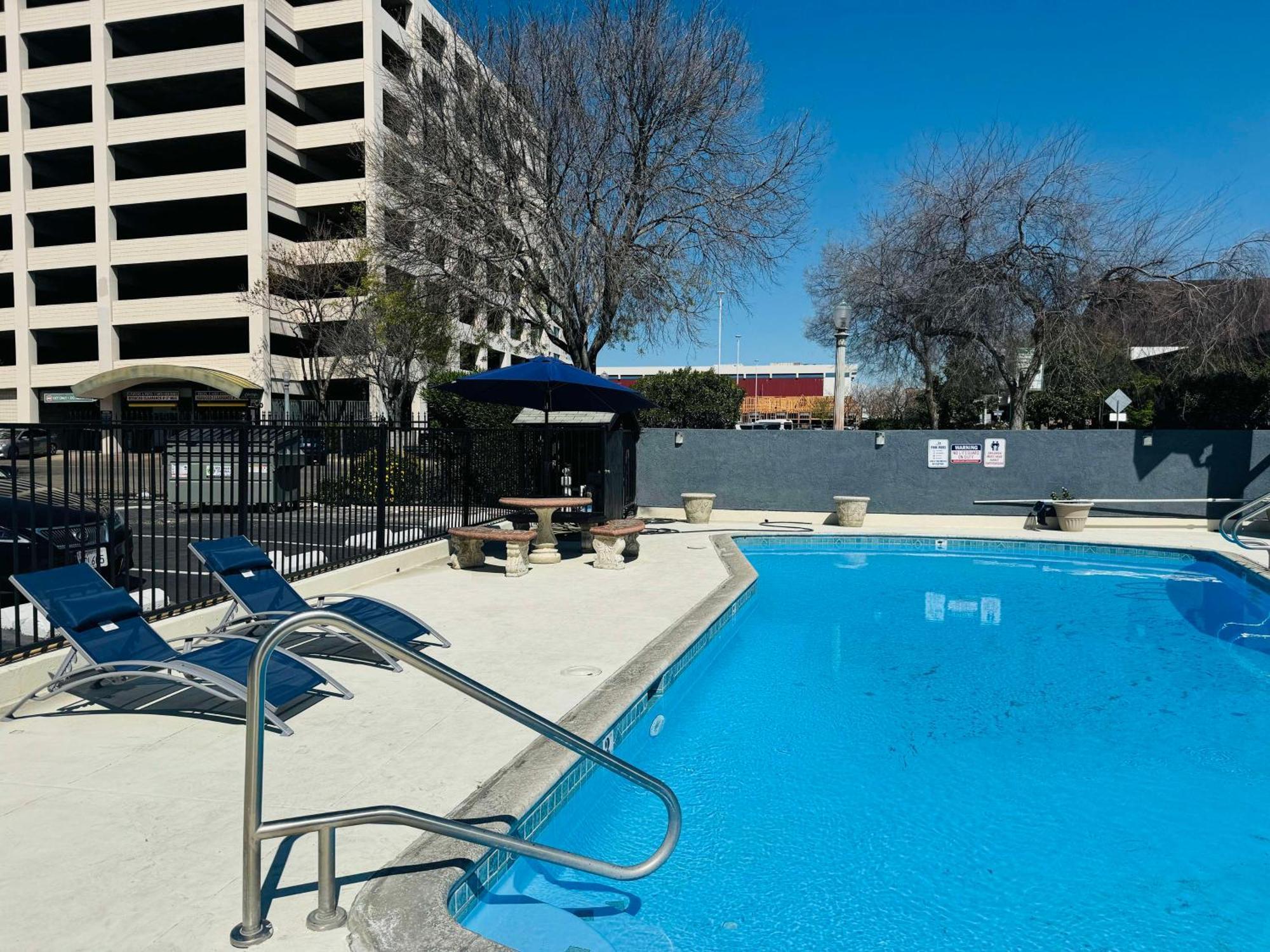 Surestay By Best Western Fresno Central Bagian luar foto