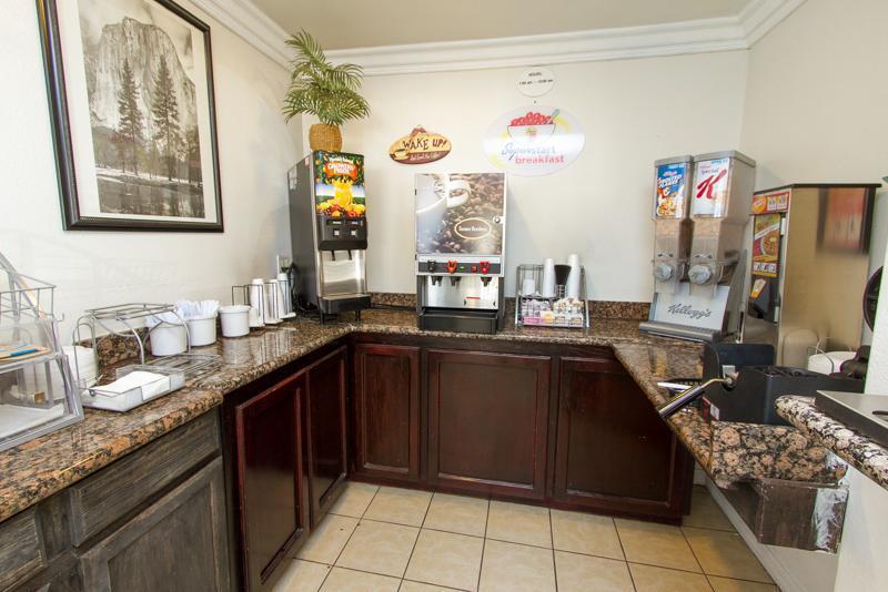 Surestay By Best Western Fresno Central Bagian luar foto