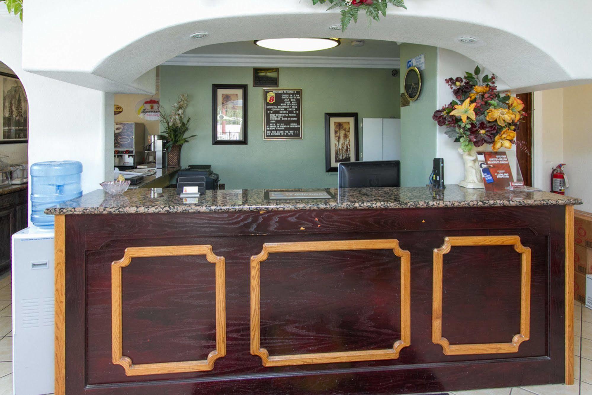 Surestay By Best Western Fresno Central Bagian luar foto