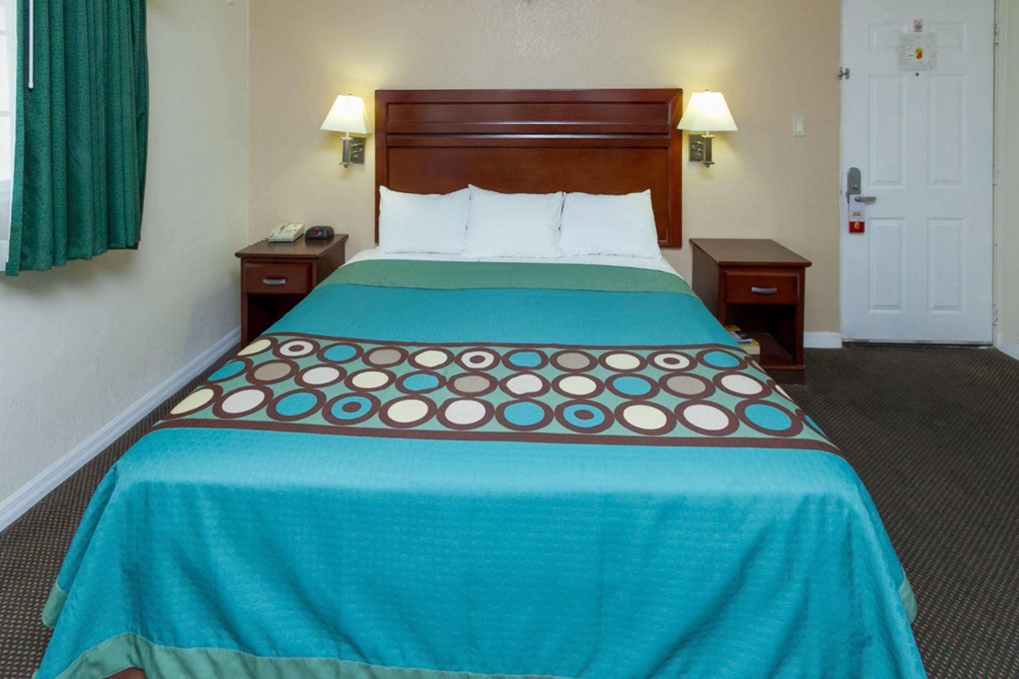 Surestay By Best Western Fresno Central Bagian luar foto